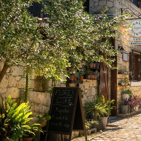 Flores Alacati