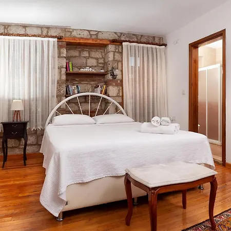 Flores Hotel 3*