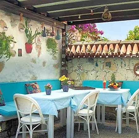Hotel Flores 3*