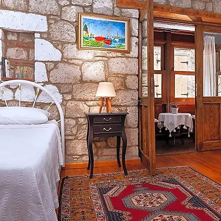 Flores Hotel 3*