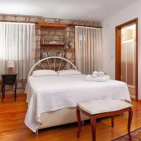 Flores Hotel