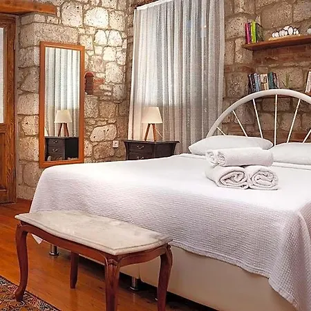 Flores Hotel 3*