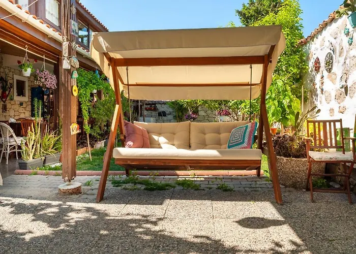 Flores فندق ألاتشاتي