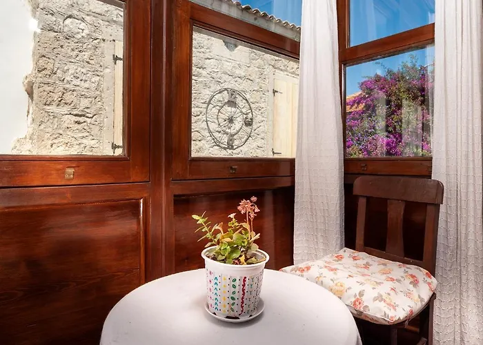 Flores فندق ألاتشاتي